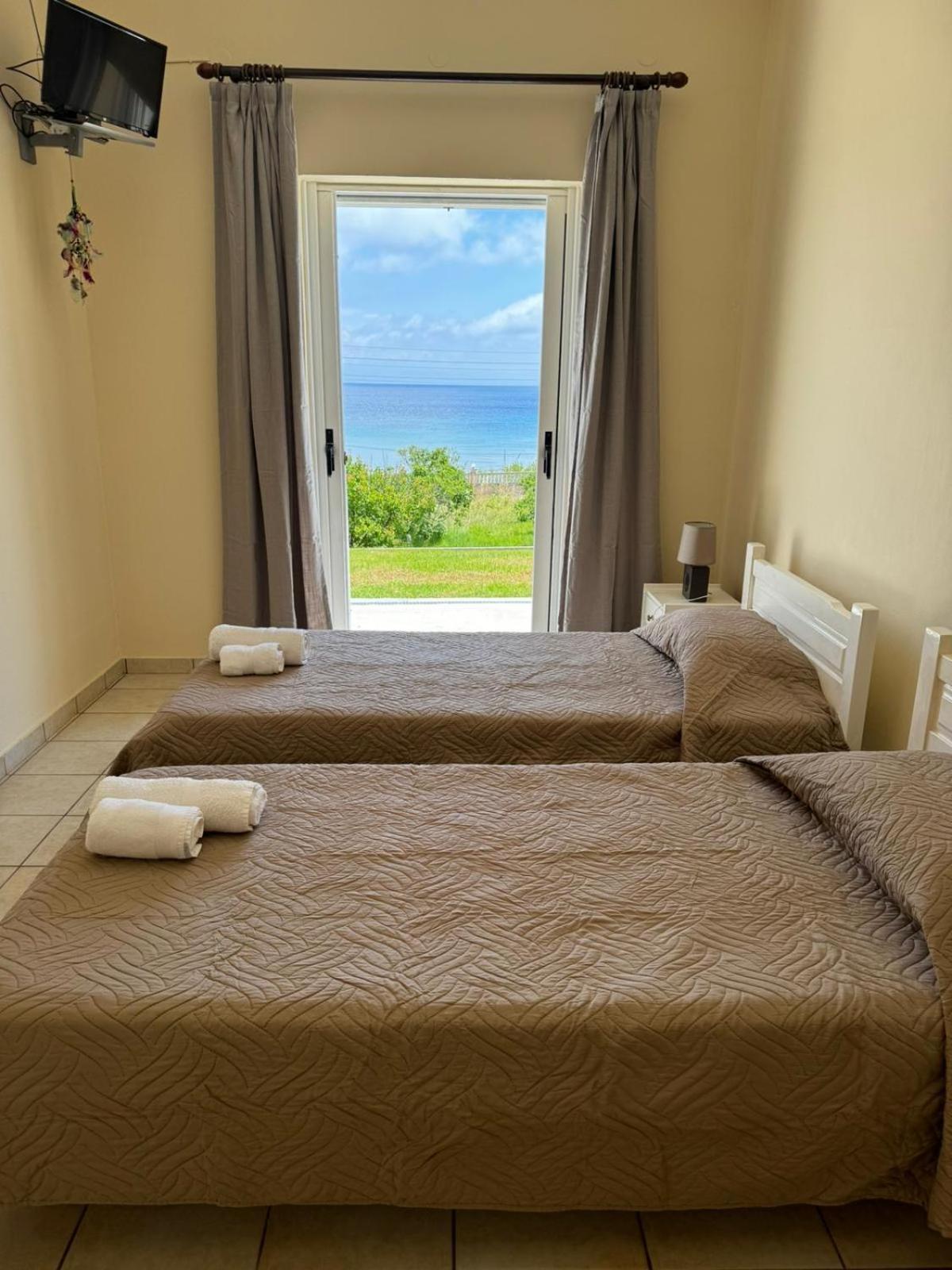 Nisaki Mathraki B&B Pokoj fotografie